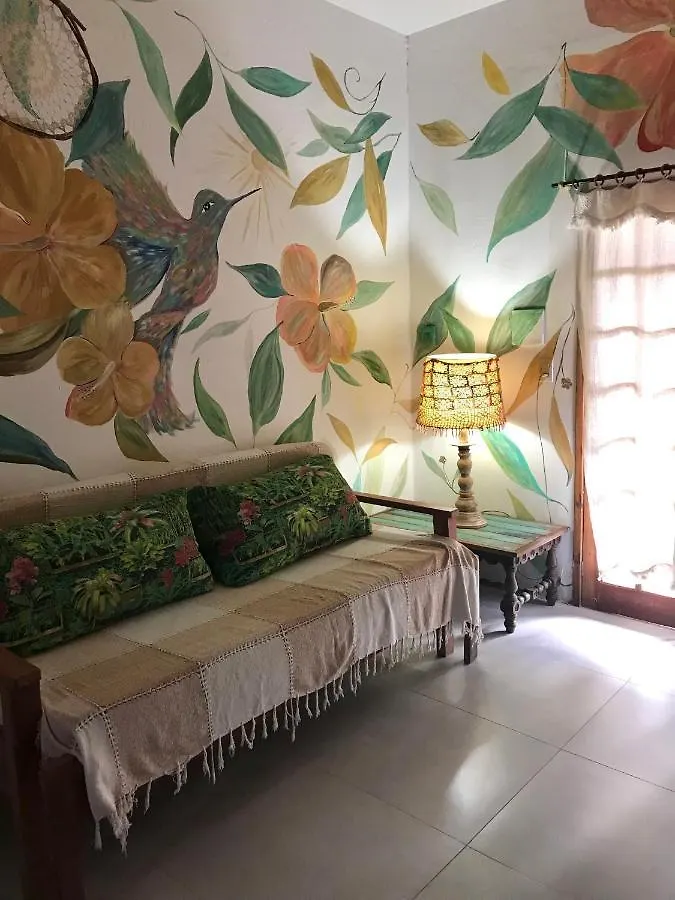 Guest house Amarelo Hibisco Hotel Guarda do Embau